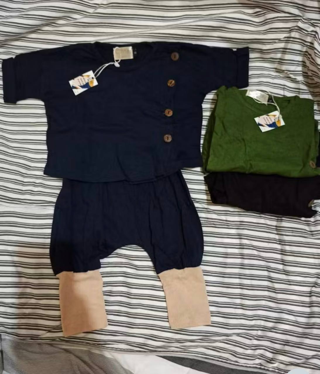 Foto pilihan baju bayi warna-warni dari pelanggan